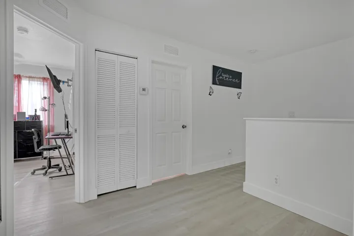 3070 Waddell (19)