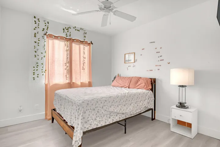 3070 Waddell (23)