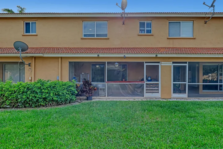 3070 Waddell (27)