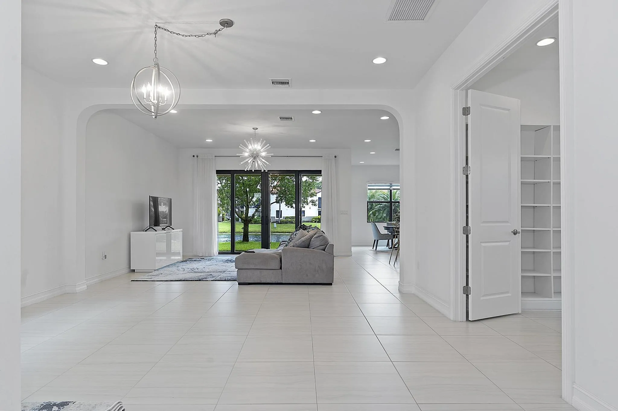 11824 SW 13 Ct Pembroke Pines, Fl 32025