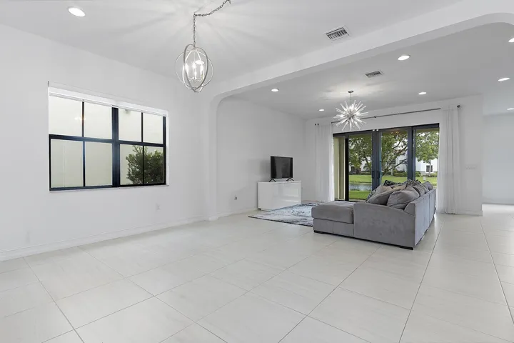 11824 SW 13 Ct Pembroke Pines, Fl 32025