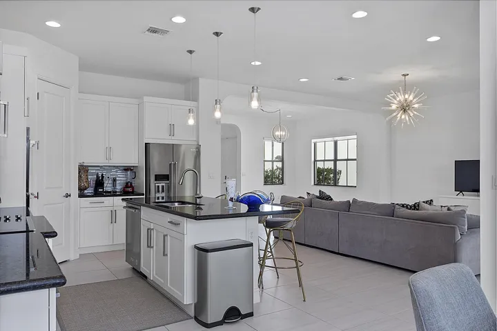 11824 SW 13 Ct Pembroke Pines, Fl 32025