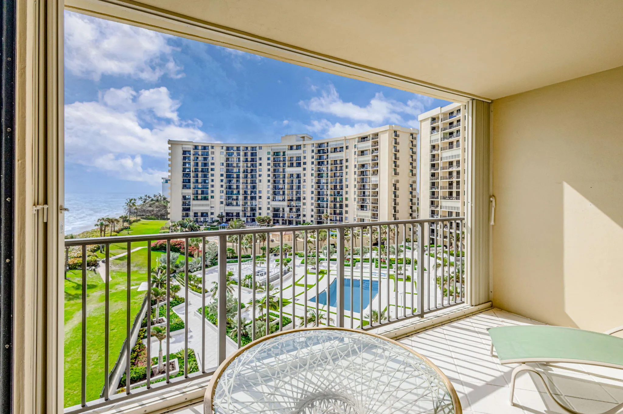 Views of Bldg 200 amenities
