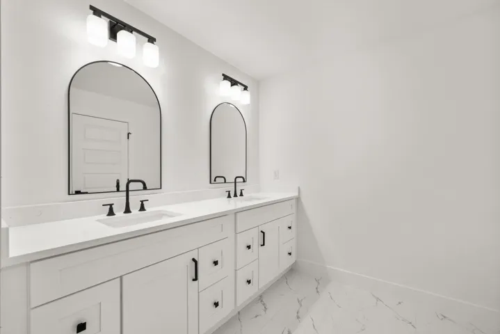 interior - master bathroom 2