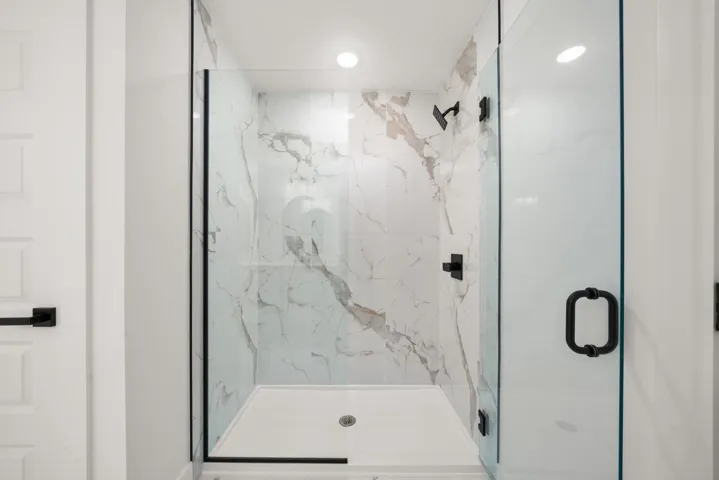 interior - master bathroom 4