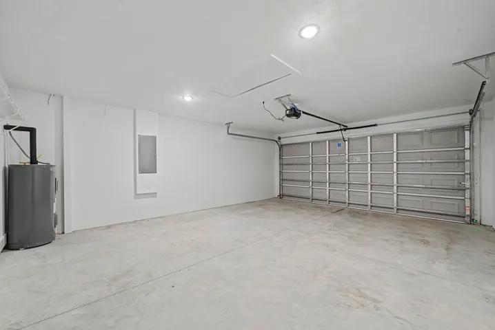 interior - garage 1