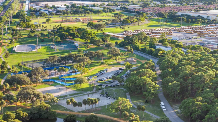 Caloosa Park. 1 block walk from the house. Sports courts, fields, walking trails, playgrounds, etc.