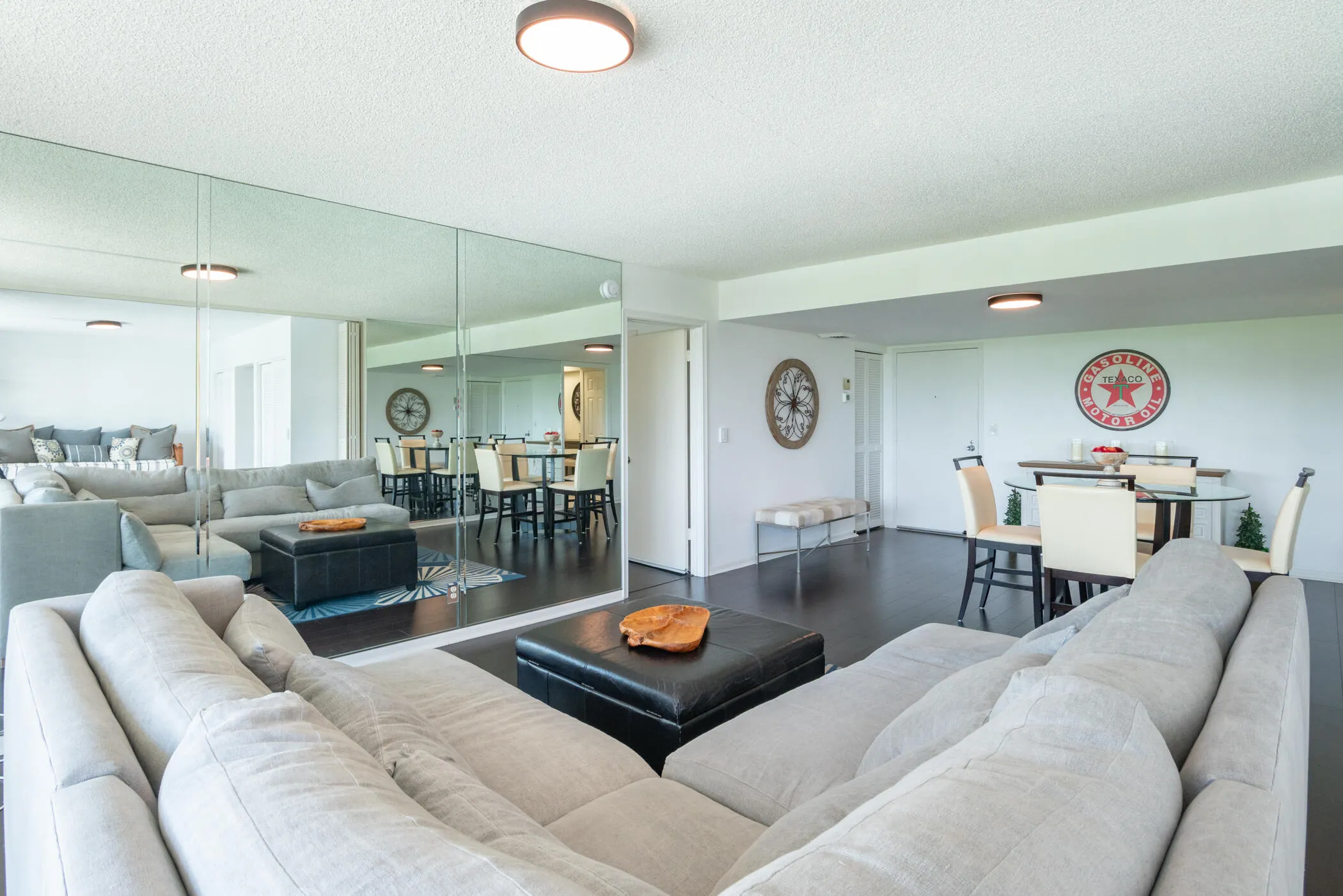 © Clark-2400 Presidential Way 302-011