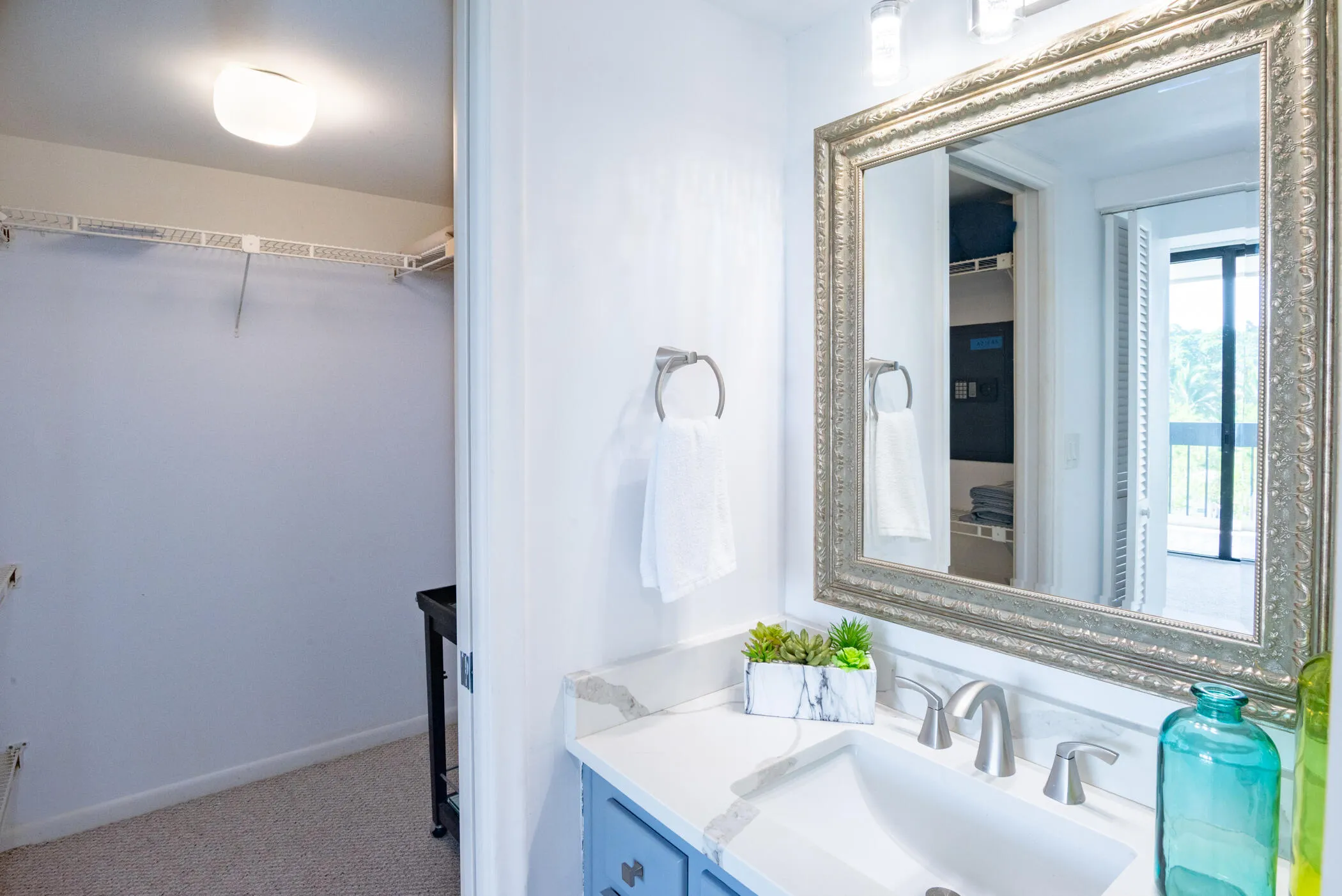 © Clark-2400 Presidential Way 302-014