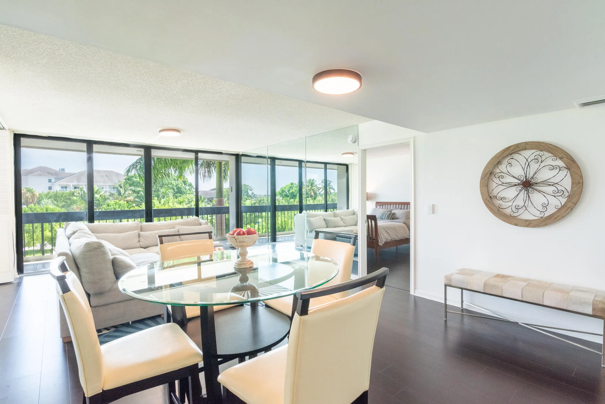 © Clark-2400 Presidential Way 302-007