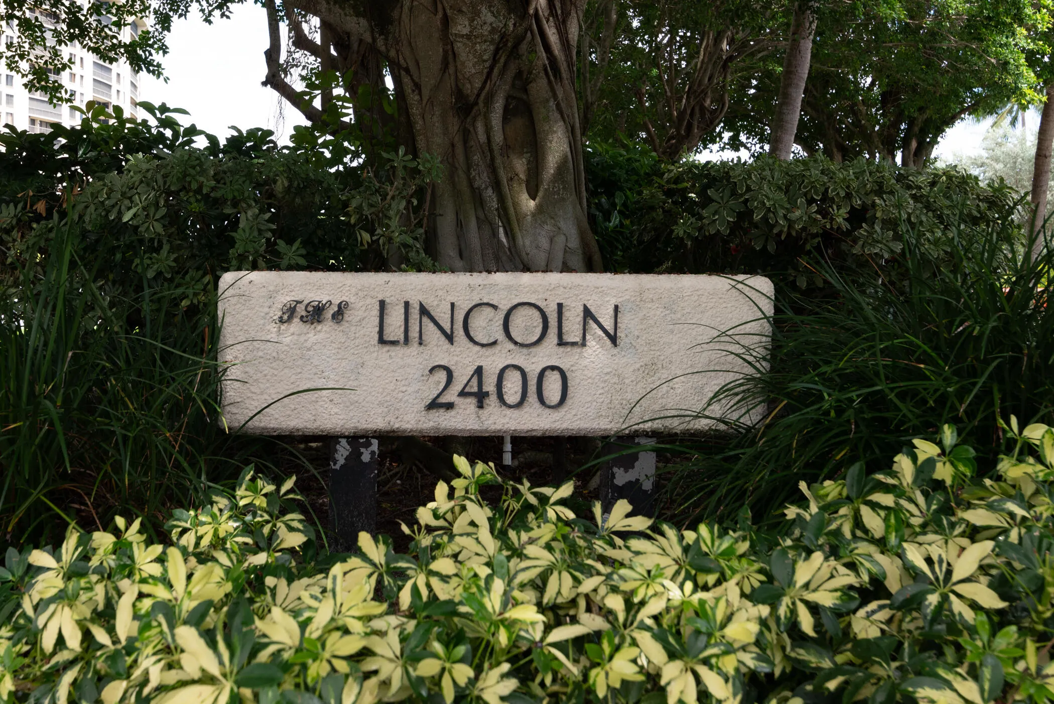 2400 Presidential Way-302-025