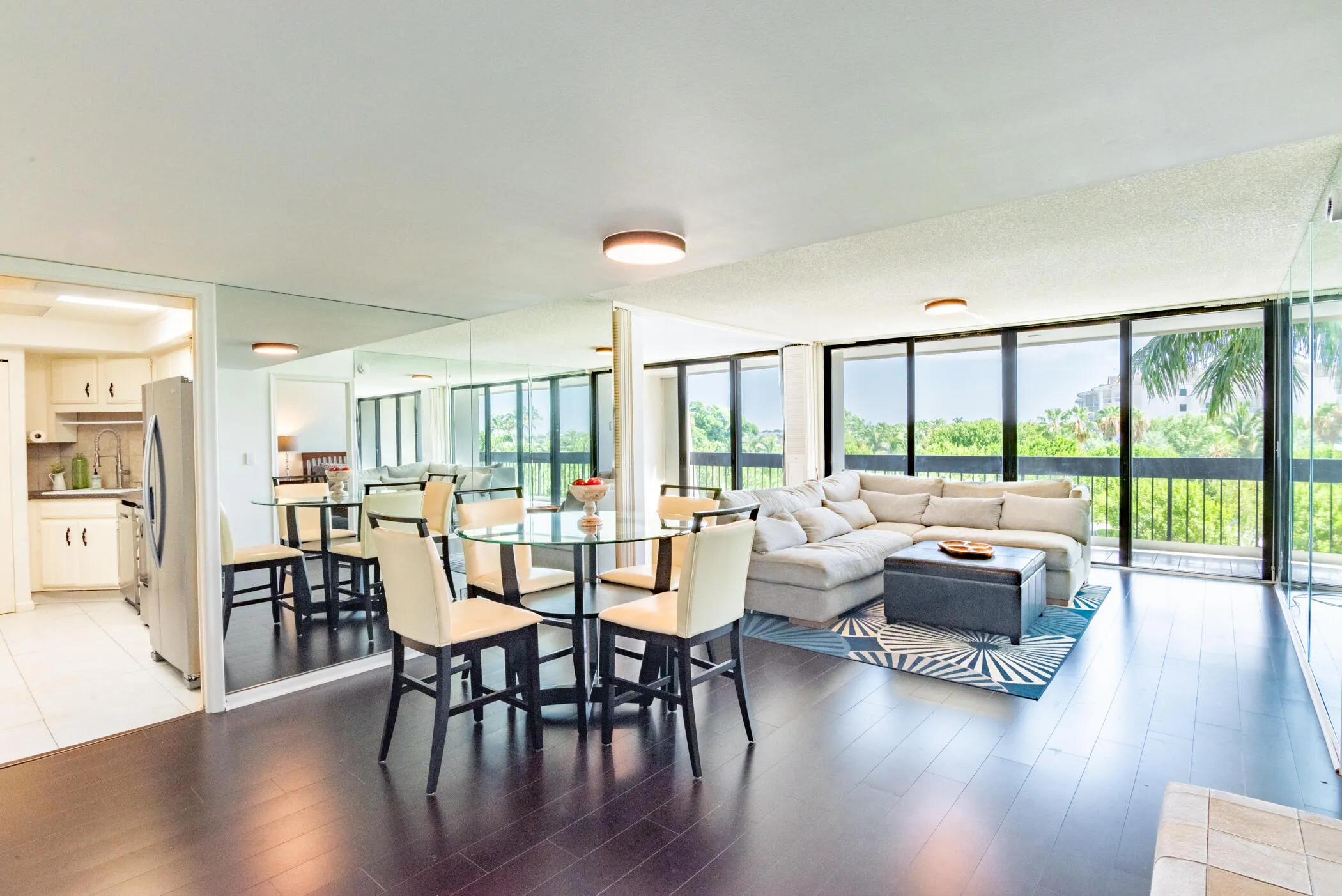 © Clark-2400 Presidential Way 302-005