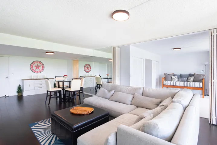© Clark-2400 Presidential Way 302-010