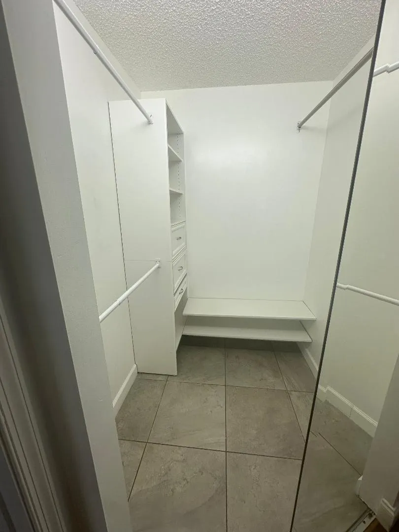 Walin Closet
