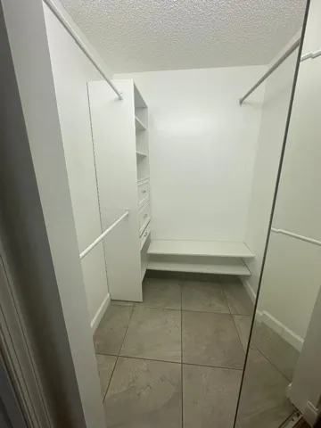 Walin Closet