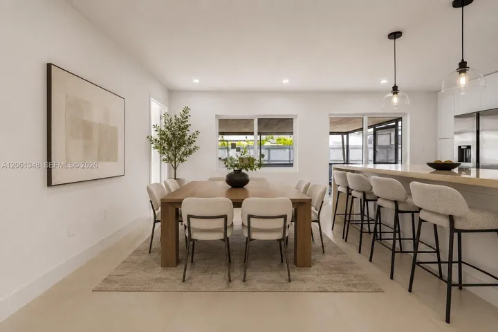 Virtually staged dining