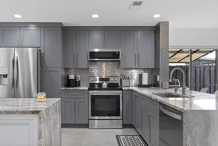 9184 NW 44 St Sunrise, Fl 33351 - - 008