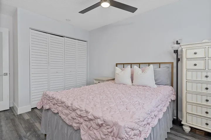 9184 NW 44 St Sunrise, Fl 33351 - - 033