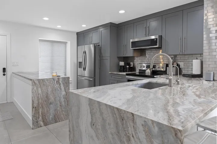 9184 NW 44 St Sunrise, Fl 33351 - - 009