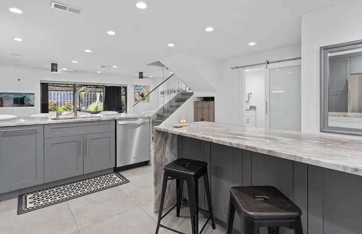 9184 NW 44 St Sunrise, Fl 33351 - - 011
