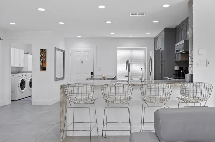 9184 NW 44 St Sunrise, Fl 33351 - - 010