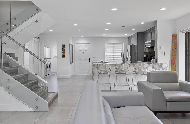 9184 NW 44 St Sunrise, Fl 33351 - - 019