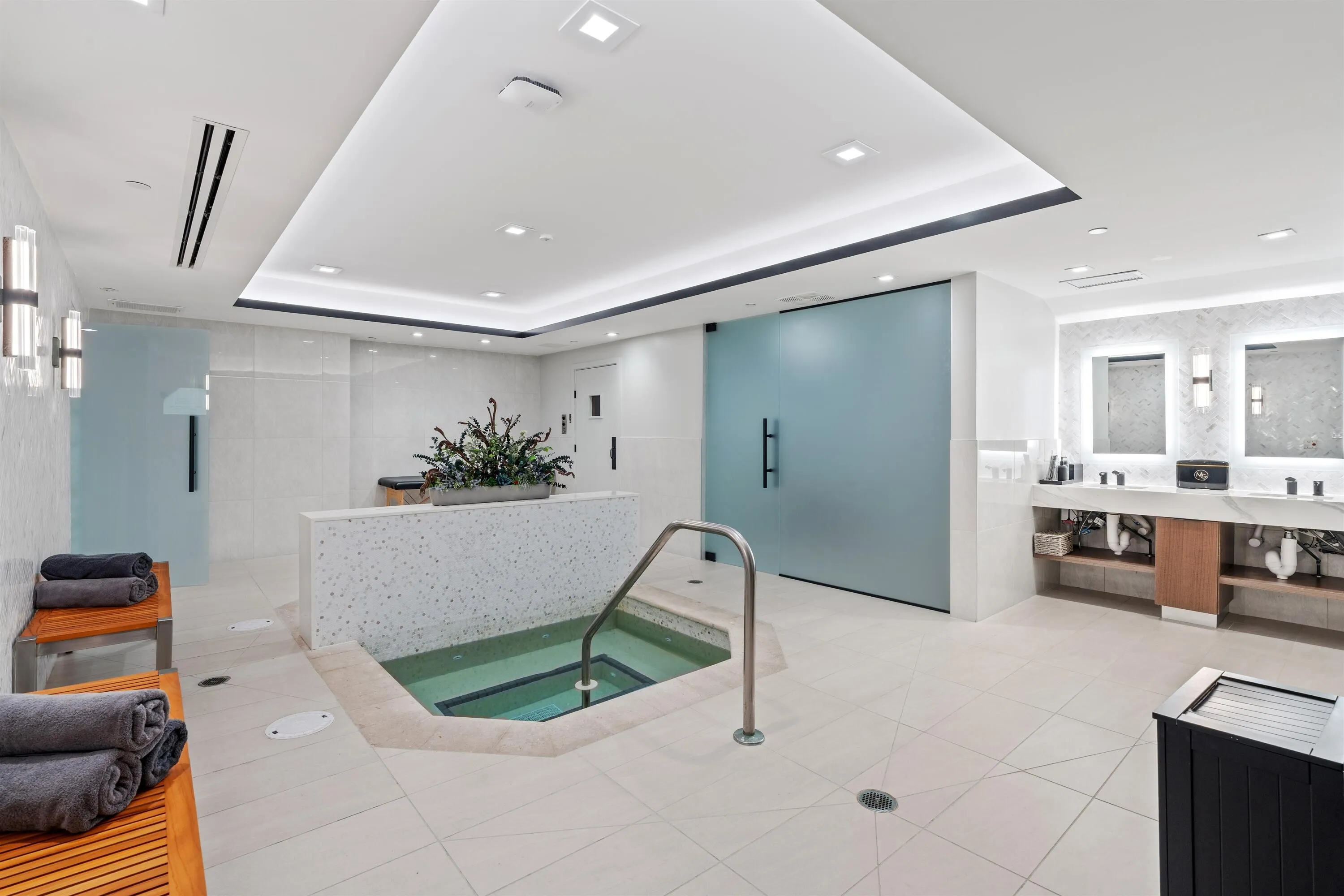 INDOOR SPA
