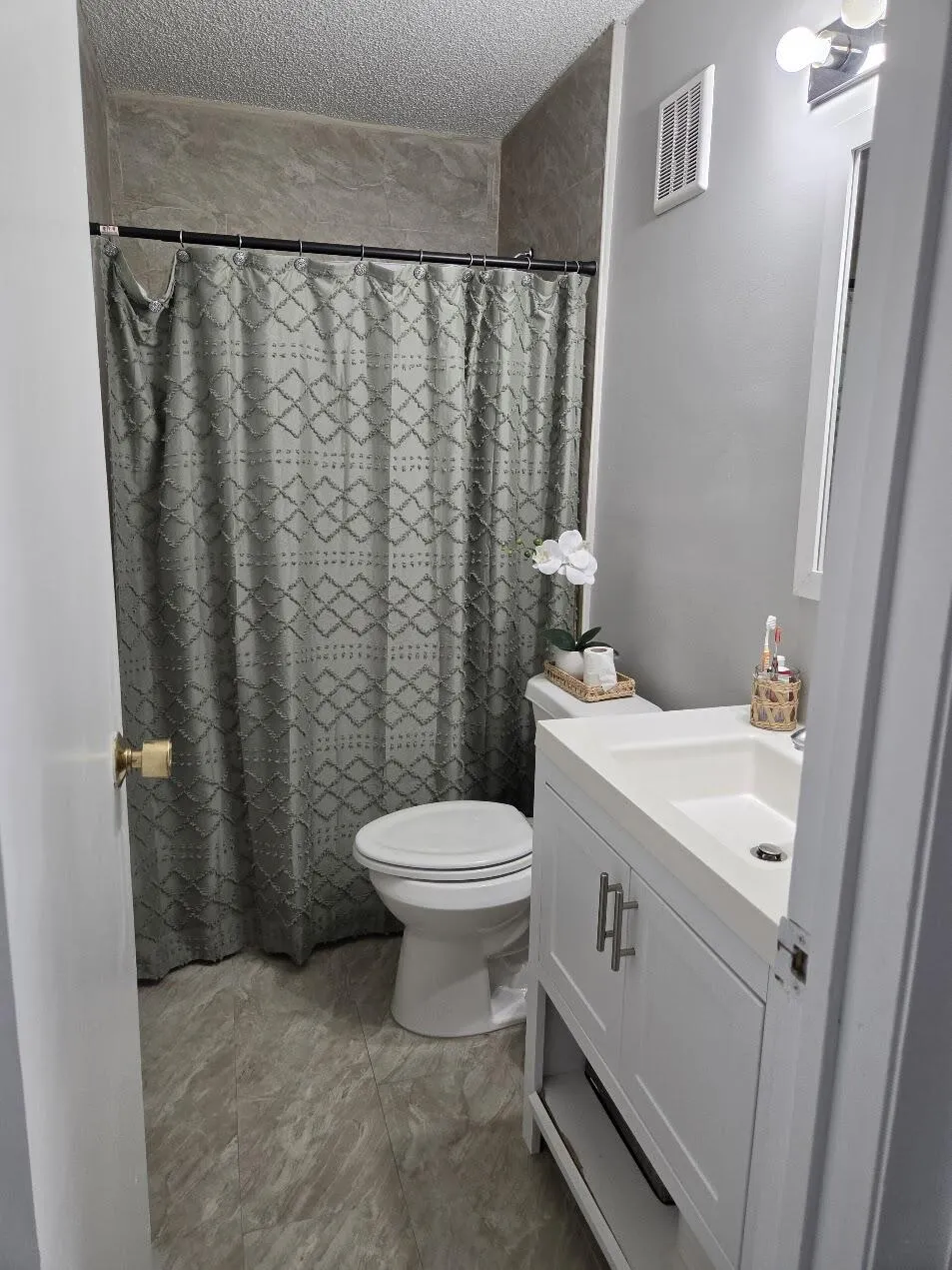 Bathroom 2 furn