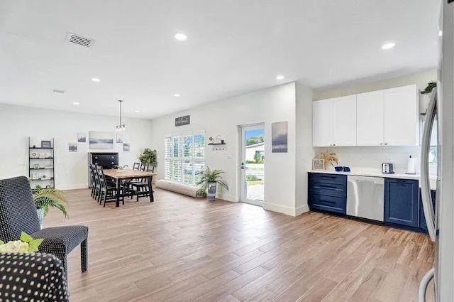 KITCHEN DINING