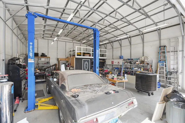 30' x 40' area with tall walls and high ceiling.