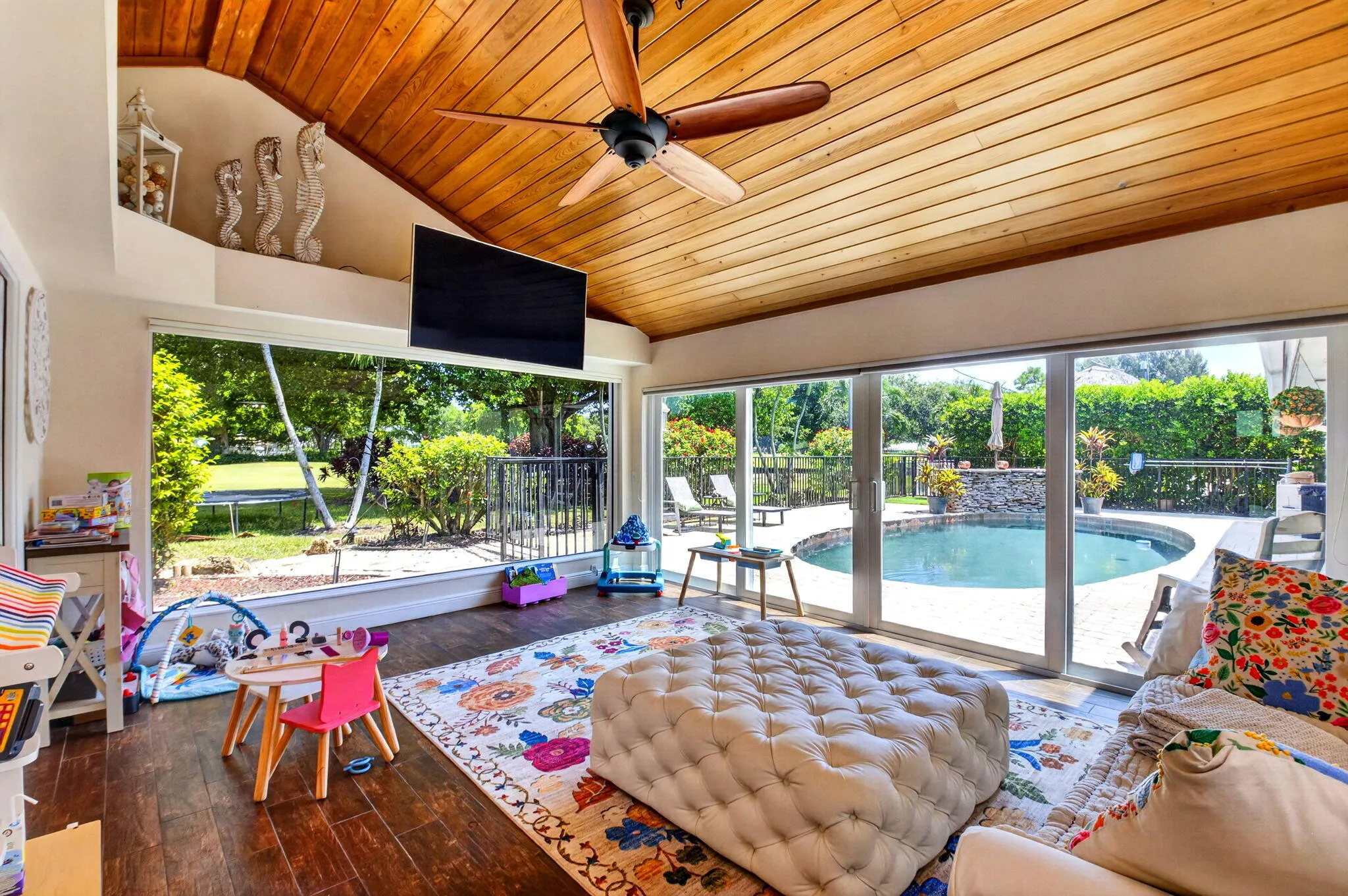 Florida Room Windows Frame the Golf Course & Pool