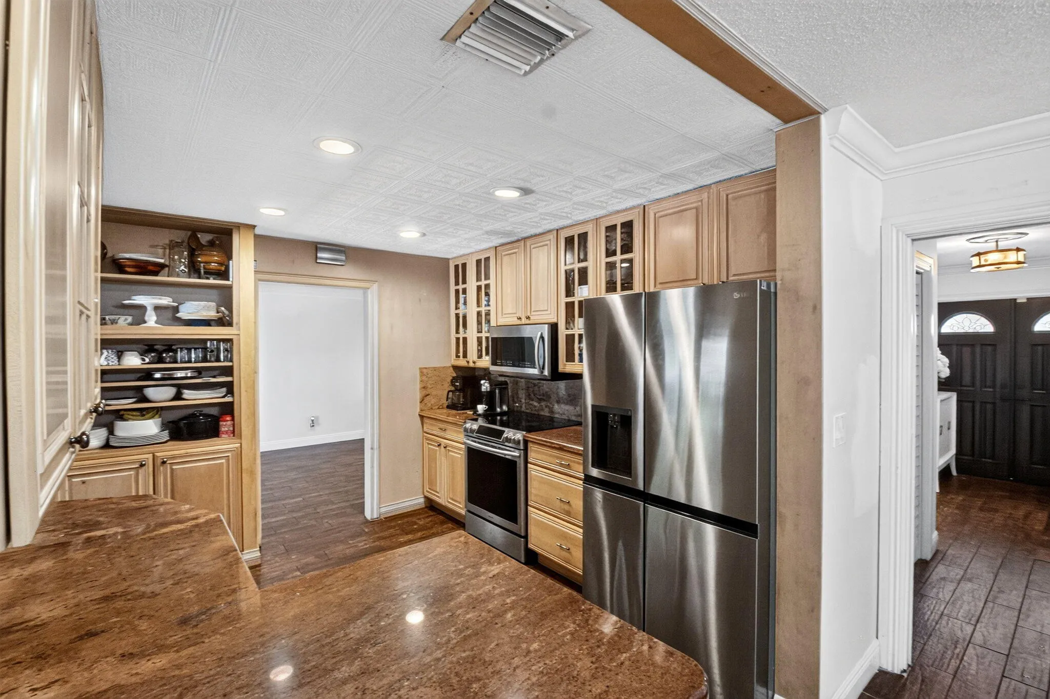 Kitchen Sight Line to the Entry Foyer Doors