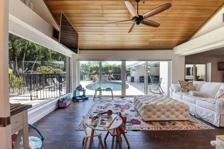 Florida Room Sliders to the Pool & Covered Patio