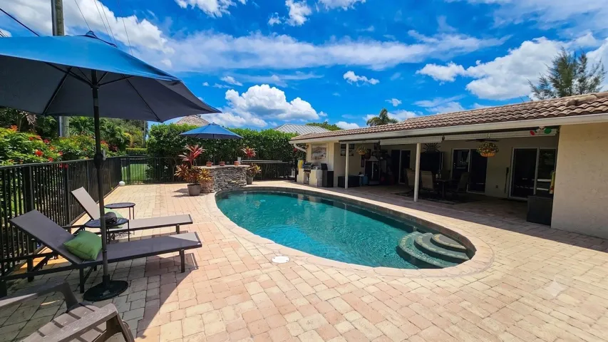 Free-Form Gunite Pool & Travertine Paver Deck