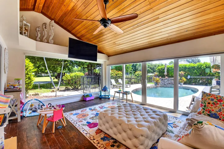 Florida Room Windows Frame the Golf Course & Pool