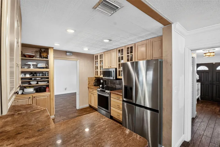 Kitchen Sight Line to the Entry Foyer Doors