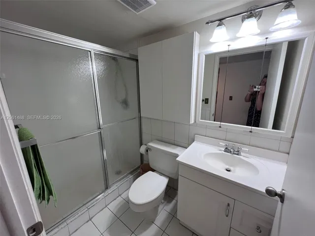 Second Guest full Bathroom