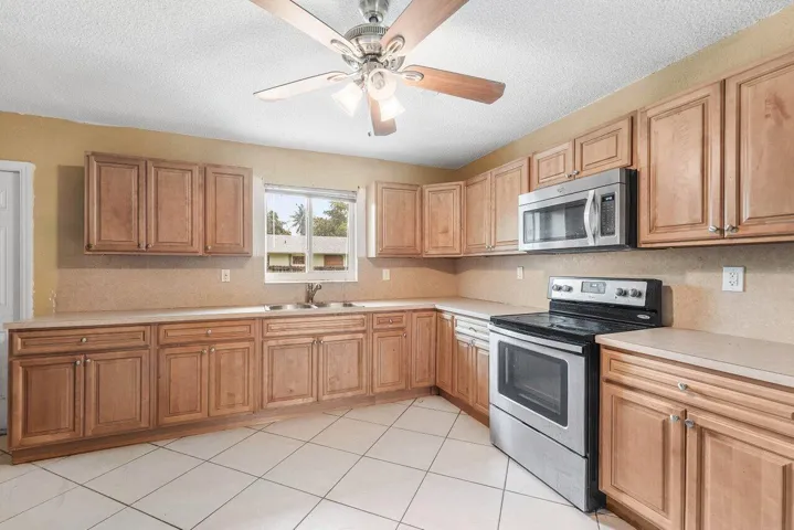 011-2011Southwest99thTerrace-Miramar-FL-