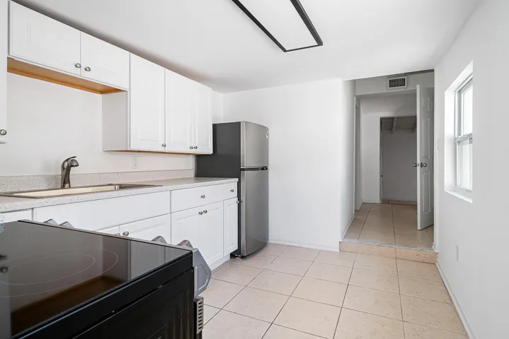 Guest Cottage Kitchen