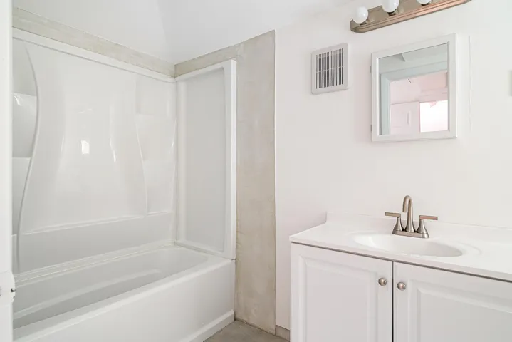 Guest Cottage Bath Detail