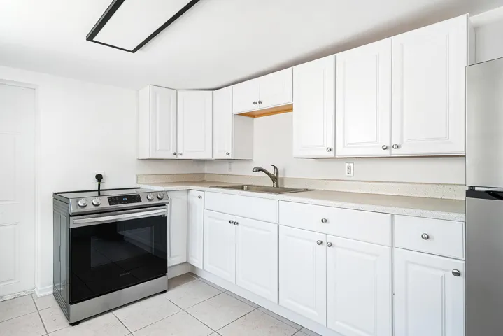 Guest Kitchen Detail