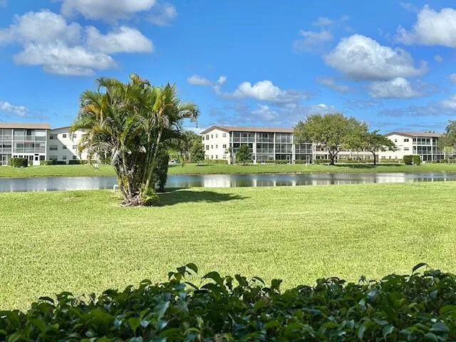 Lake View in front of Apt