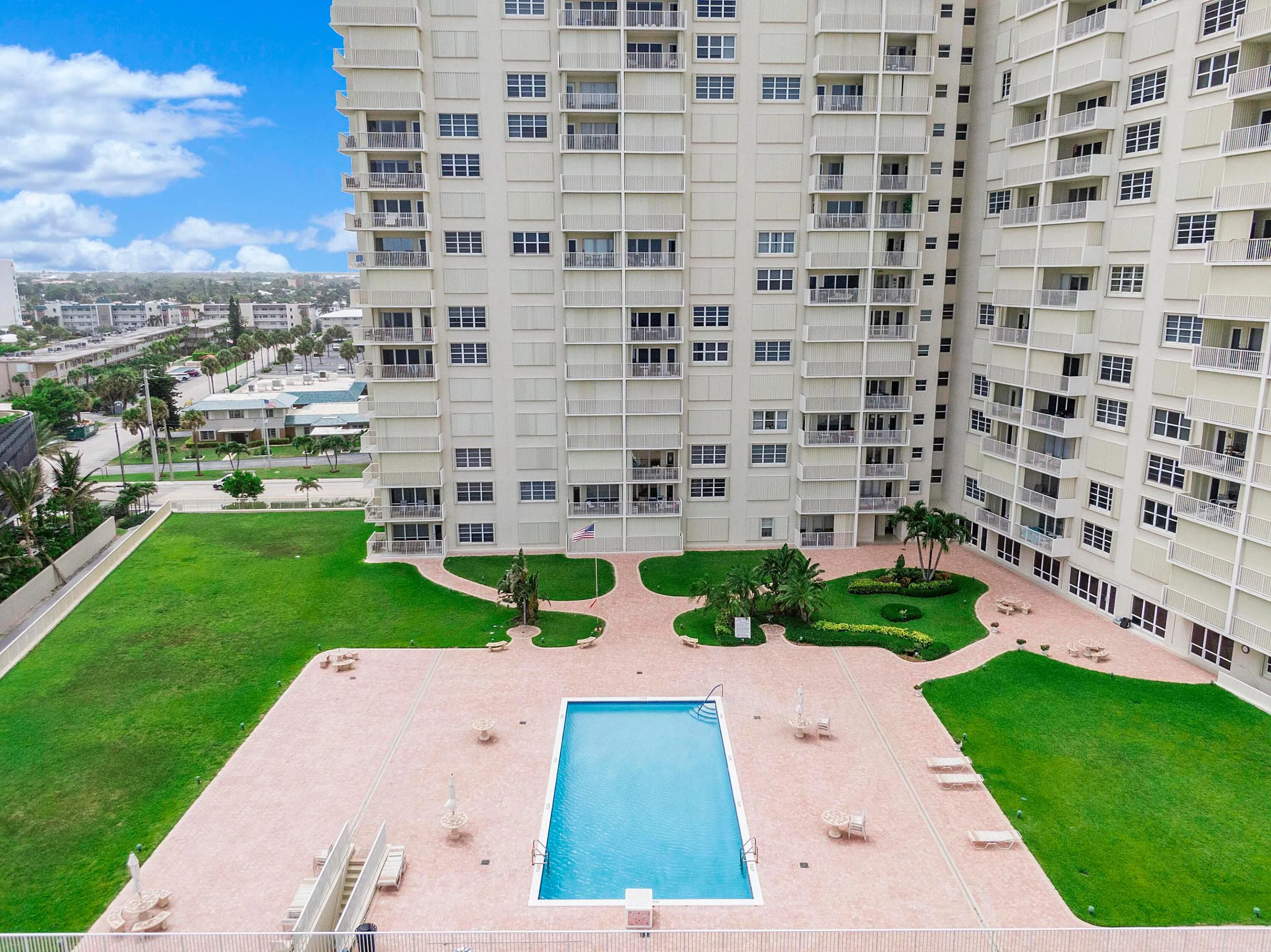 750_N_Ocean_Blvd_U1403_40