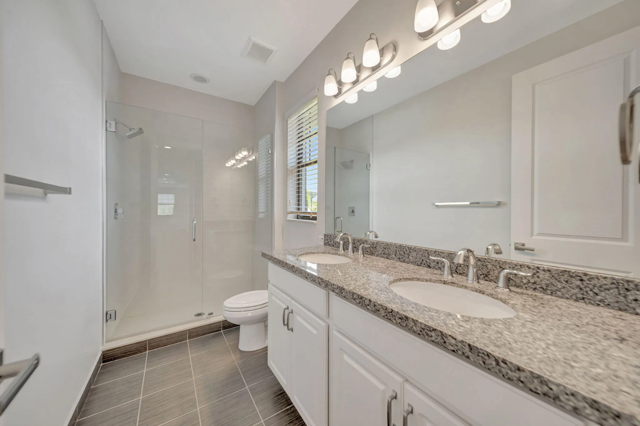 Jack/Jill Bathroom between Bedroom #2 and Bedroom #3