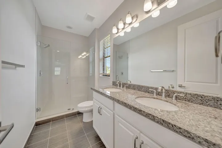 Jack/Jill Bathroom between Bedroom #2 and Bedroom #3
