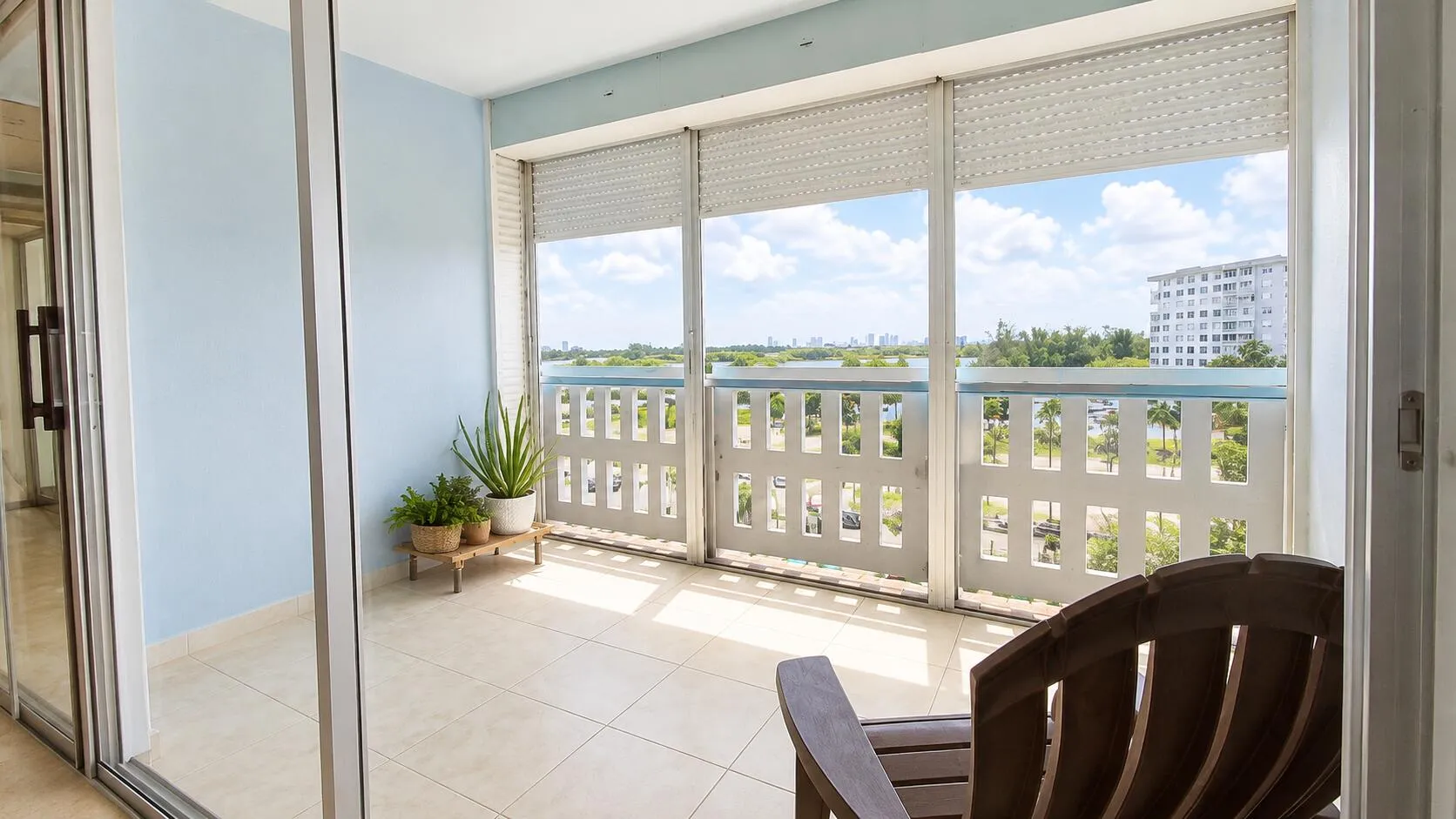 4001 705 balcony