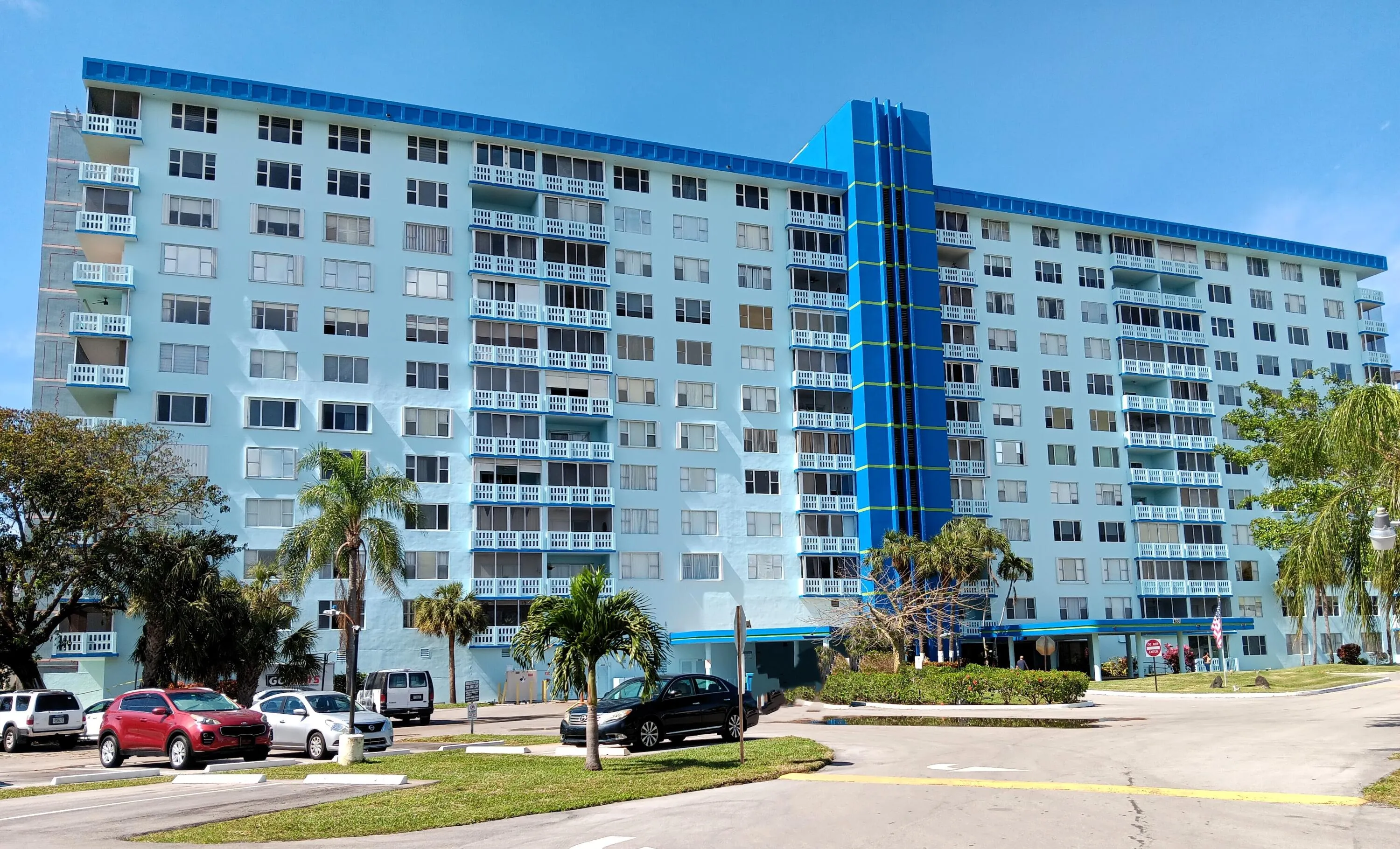 4001 Hillcrest 26 building 2