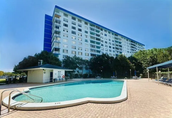 4001 Pool