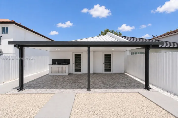 Entertainment area with kitchen