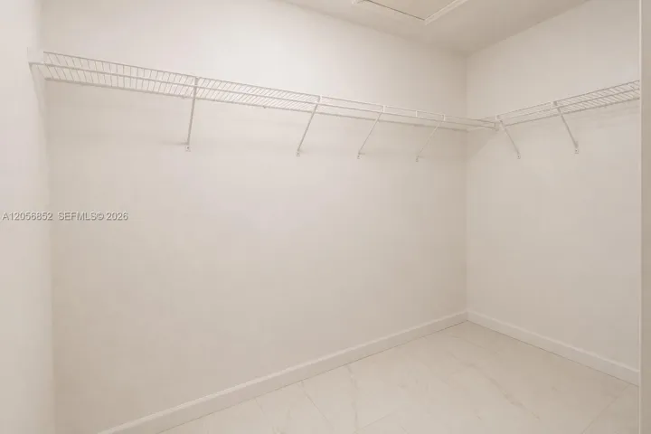 Walking closet